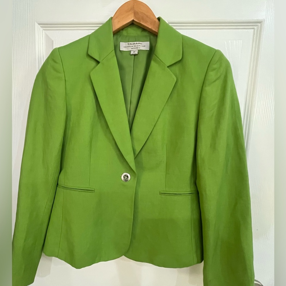 Elegant bright  Green Blazer by Tahari - Size 2 Petite